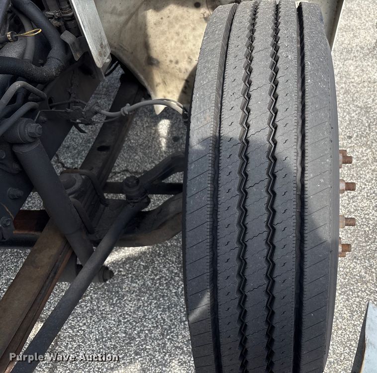 image for item EC4390 2017 Hino 268 box truck