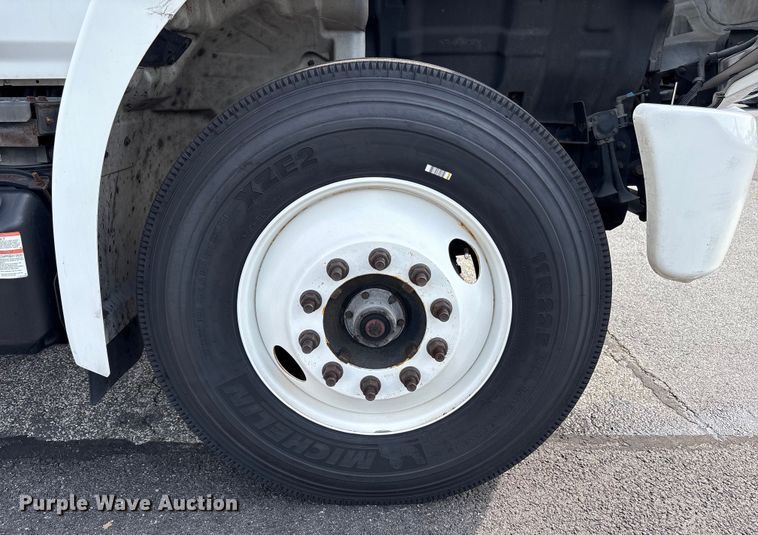 image for item EC4390 2017 Hino 268 box truck