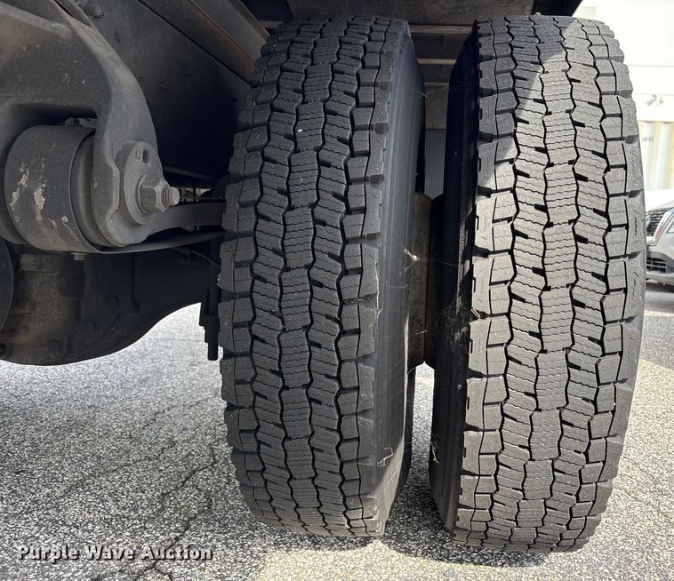 image for item EC4390 2017 Hino 268 box truck