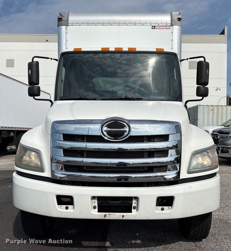 image for item EC4391 2017 Hino 268 box truck