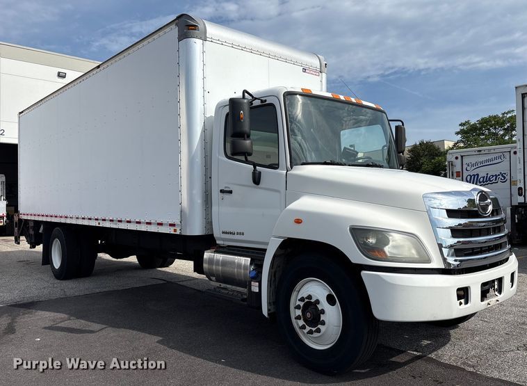 image for item EC4391 2017 Hino 268 box truck