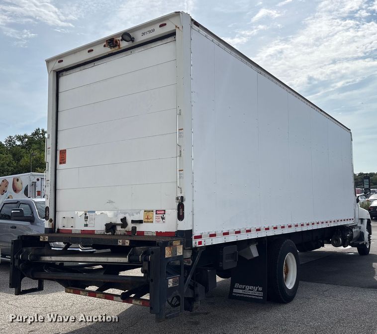 image for item EC4391 2017 Hino 268 box truck