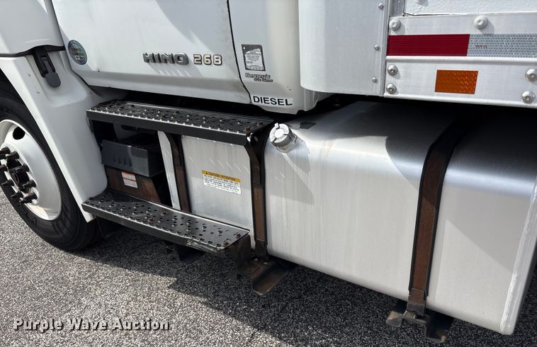 image for item EC4391 2017 Hino 268 box truck