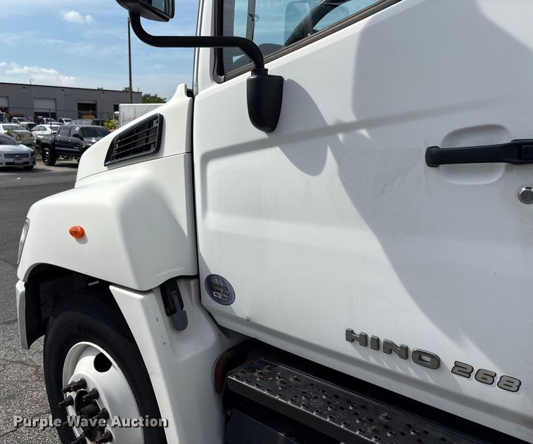 image for item EC4391 2017 Hino 268 box truck