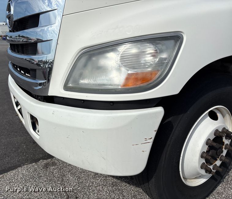 image for item EC4391 2017 Hino 268 box truck