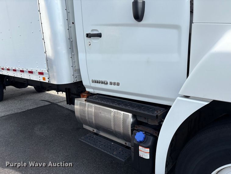 image for item EC4391 2017 Hino 268 box truck