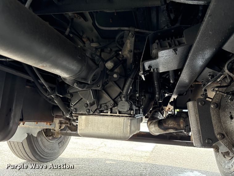 image for item EC4391 2017 Hino 268 box truck