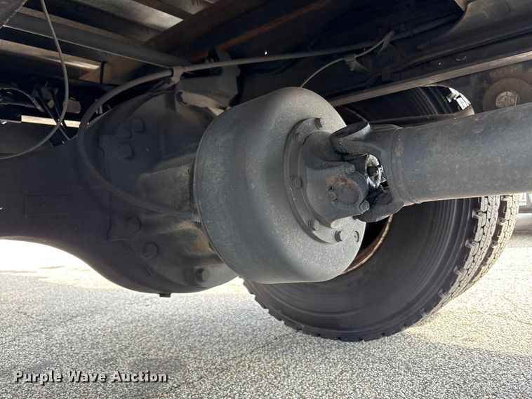 image for item EC4391 2017 Hino 268 box truck