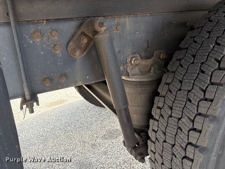 image for item EC4391 2017 Hino 268 box truck