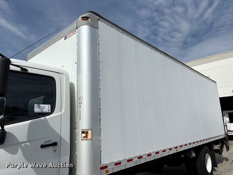 image for item EC4391 2017 Hino 268 box truck