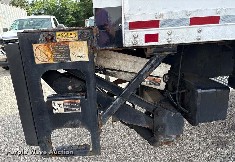 image for item EC4391 2017 Hino 268 box truck