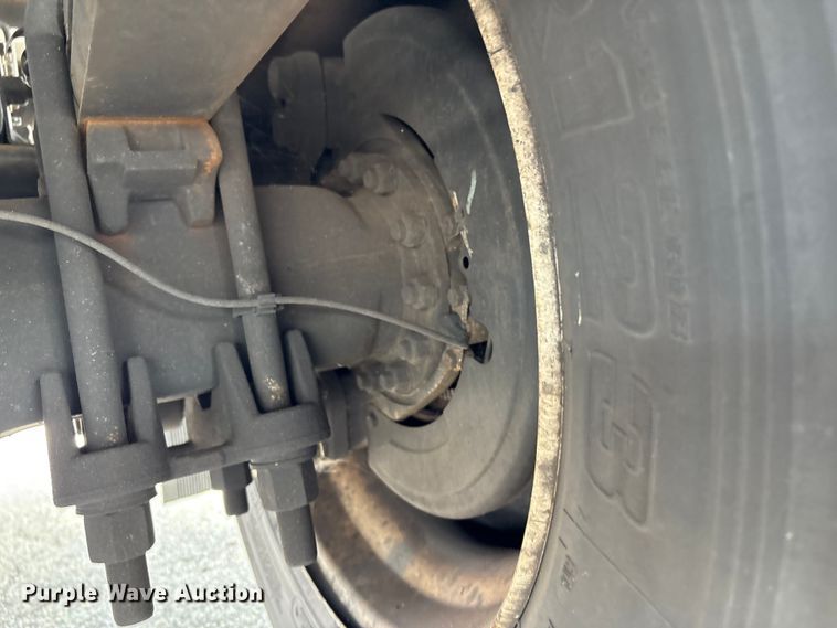 image for item EC4391 2017 Hino 268 box truck