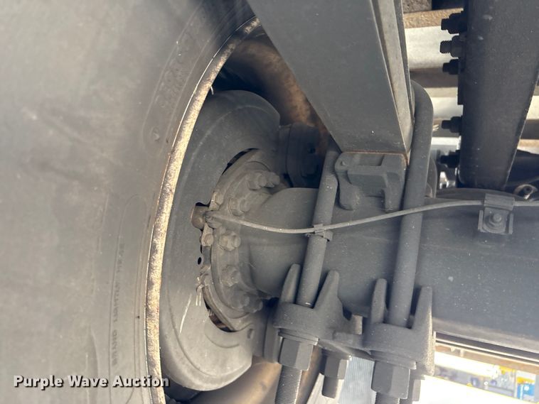 image for item EC4391 2017 Hino 268 box truck