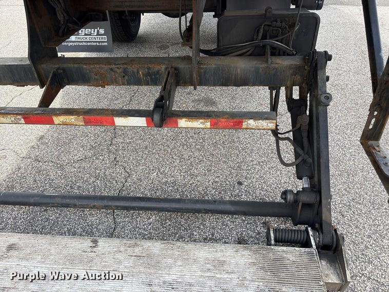 image for item EC4391 2017 Hino 268 box truck