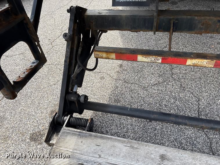 image for item EC4391 2017 Hino 268 box truck