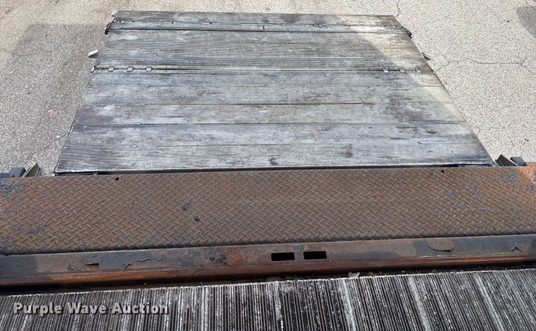 image for item EC4391 2017 Hino 268 box truck