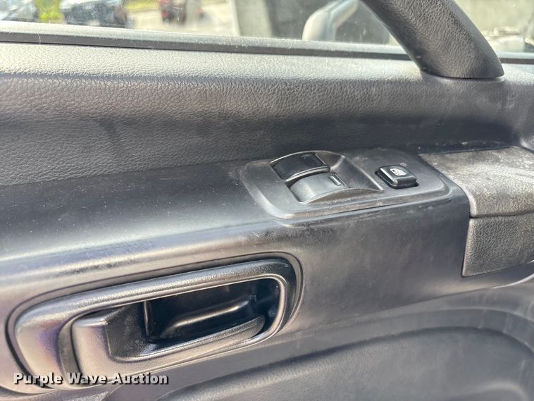 image for item EC4391 2017 Hino 268 box truck