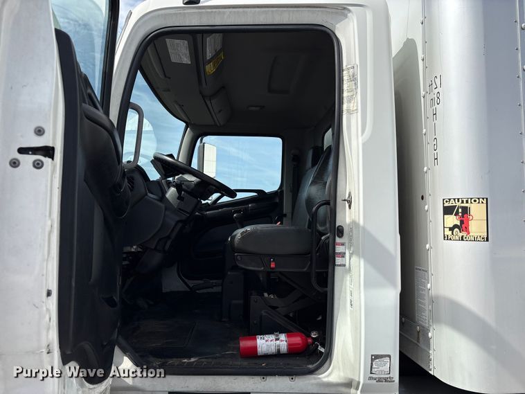 image for item EC4391 2017 Hino 268 box truck