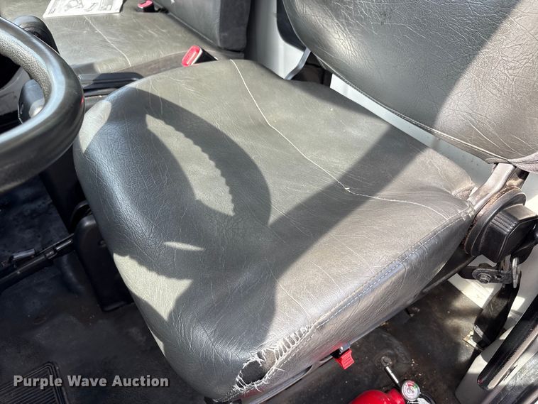 image for item EC4391 2017 Hino 268 box truck