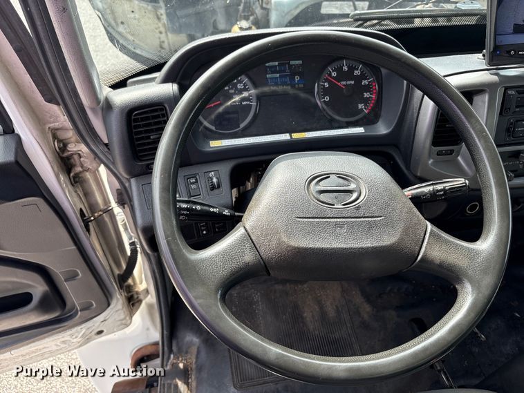 image for item EC4391 2017 Hino 268 box truck