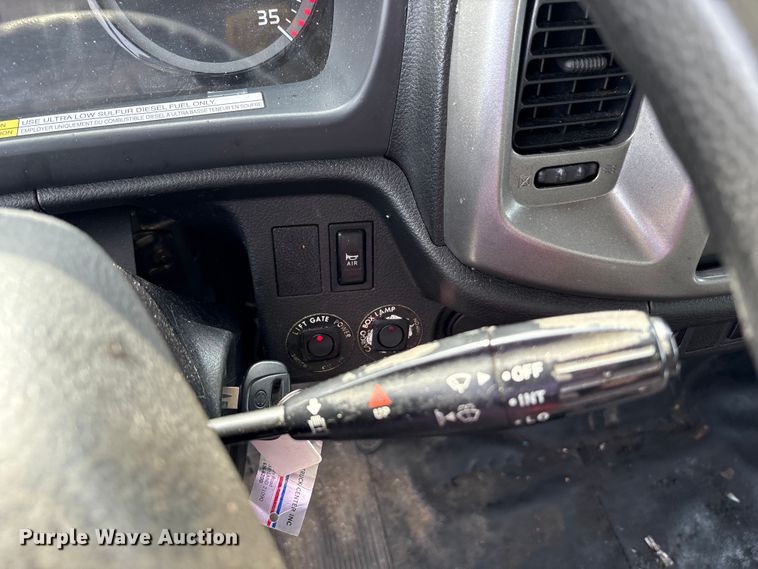 image for item EC4391 2017 Hino 268 box truck