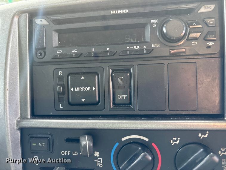 image for item EC4391 2017 Hino 268 box truck