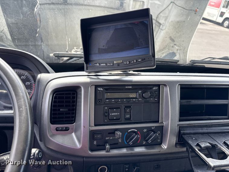 image for item EC4391 2017 Hino 268 box truck