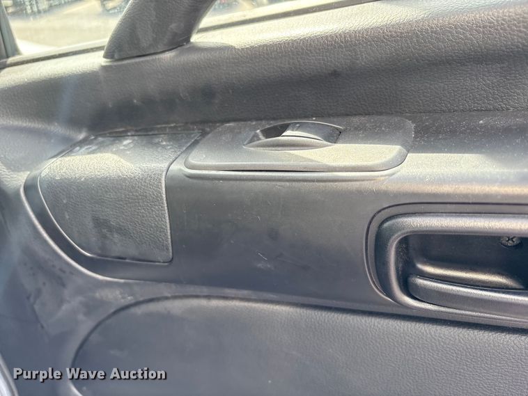 image for item EC4391 2017 Hino 268 box truck