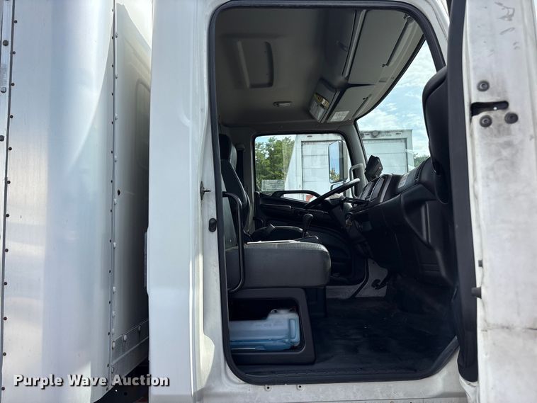 image for item EC4391 2017 Hino 268 box truck