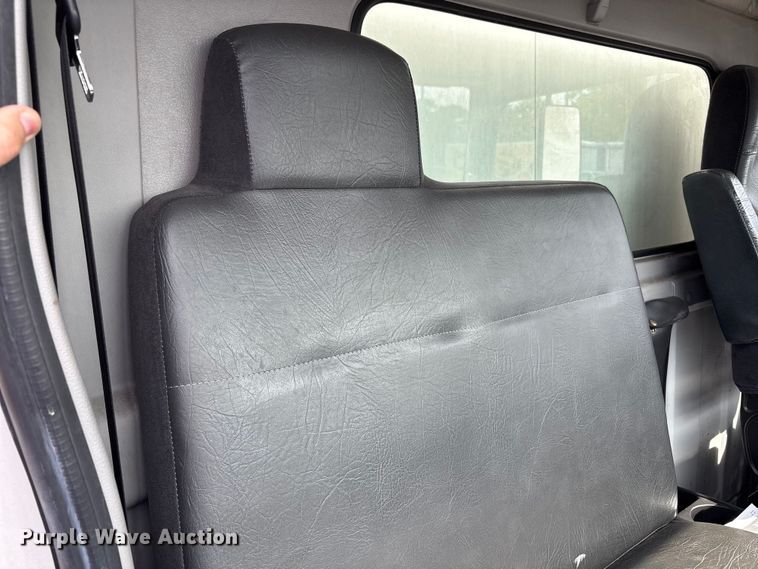 image for item EC4391 2017 Hino 268 box truck