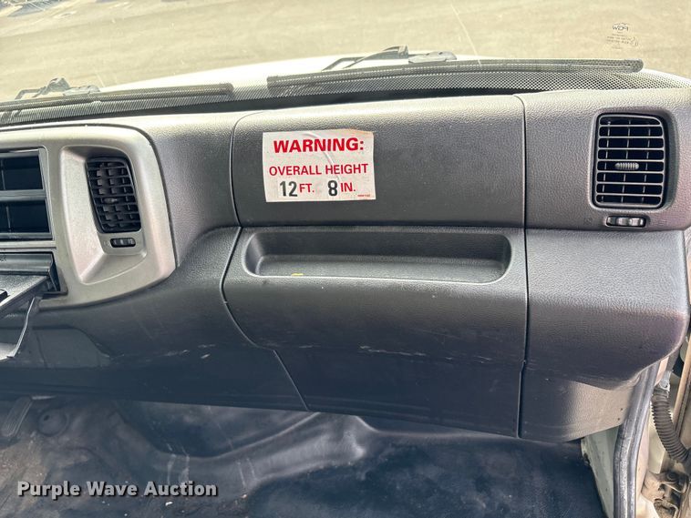 image for item EC4391 2017 Hino 268 box truck