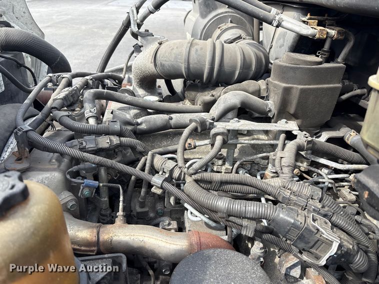 image for item EC4391 2017 Hino 268 box truck