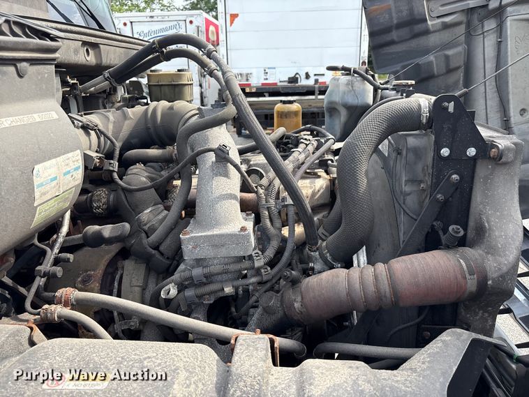 image for item EC4391 2017 Hino 268 box truck