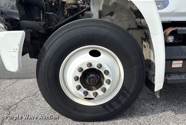 image for item EC4391 2017 Hino 268 box truck