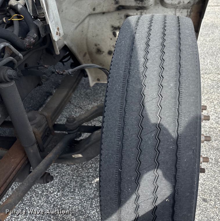 image for item EC4391 2017 Hino 268 box truck