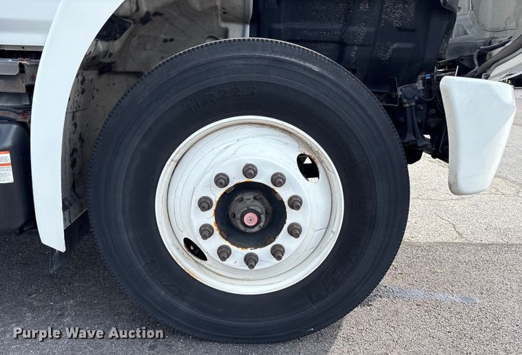 image for item EC4391 2017 Hino 268 box truck