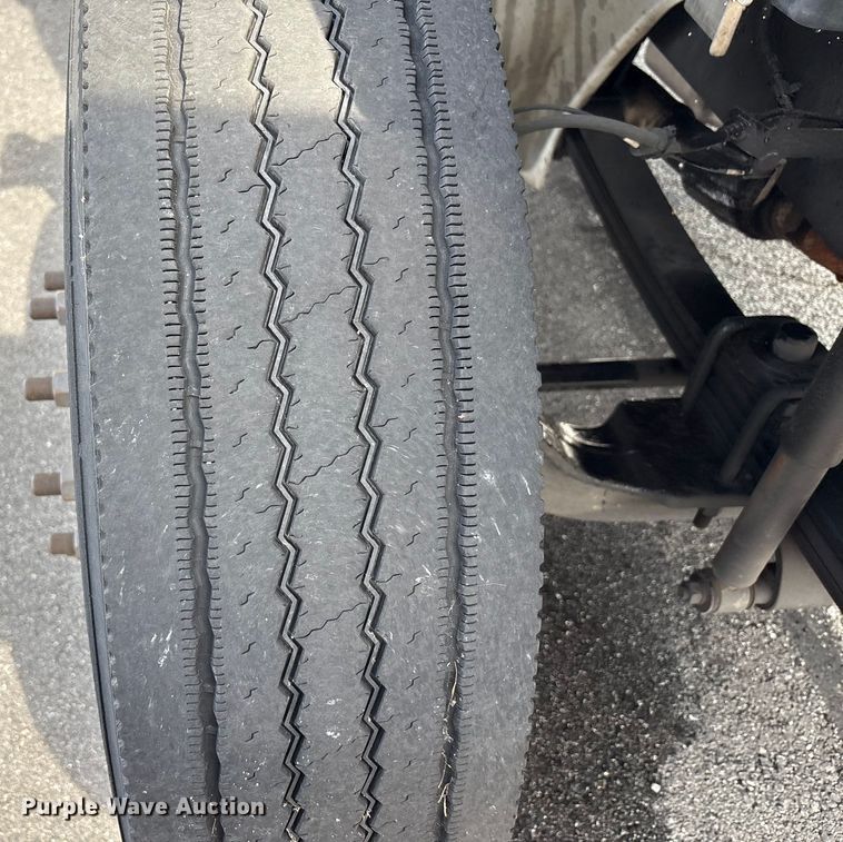 image for item EC4391 2017 Hino 268 box truck