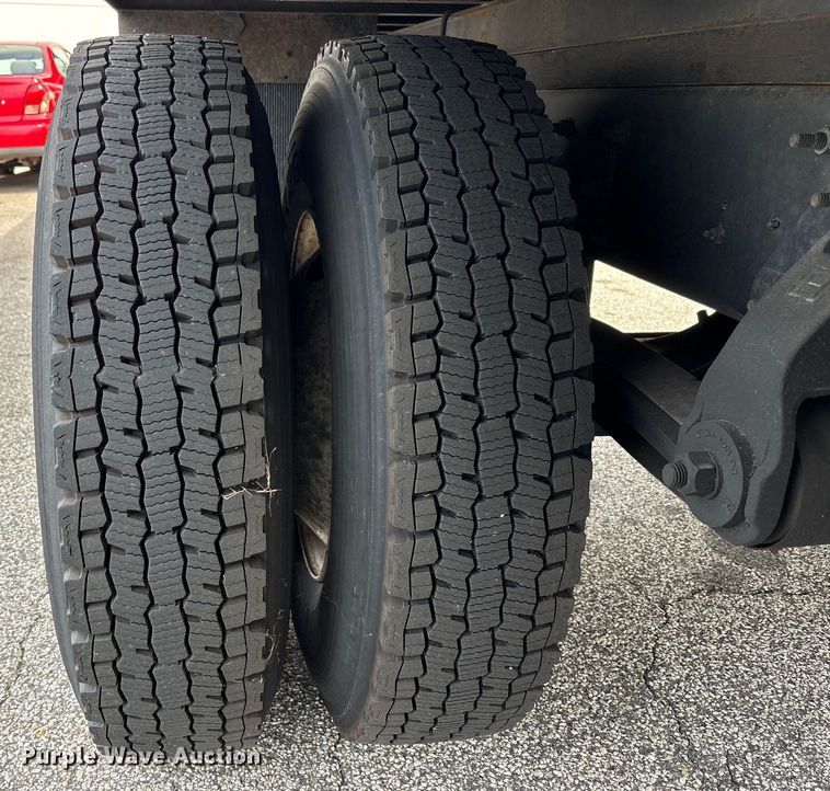 image for item EC4391 2017 Hino 268 box truck