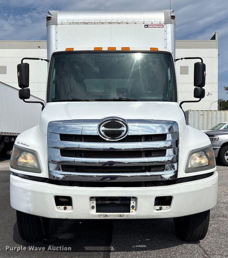 image for item EC4392 2017 Hino 268 box truck