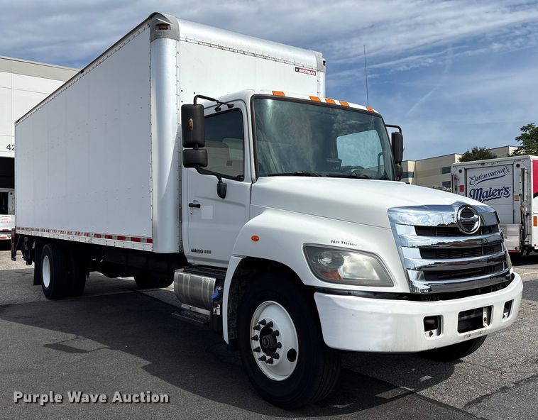 image for item EC4392 2017 Hino 268 box truck