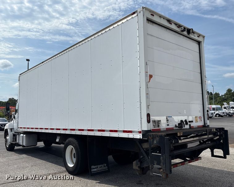 image for item EC4392 2017 Hino 268 box truck