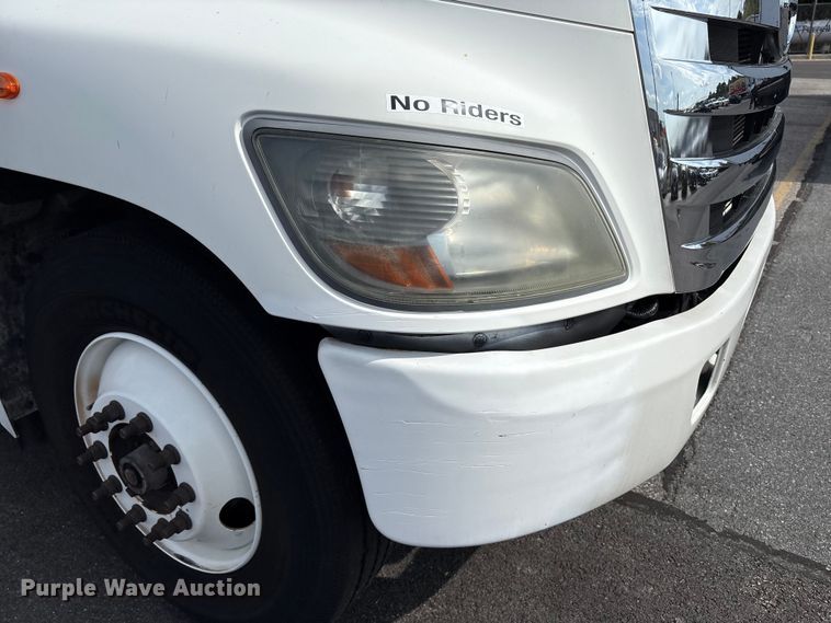 image for item EC4392 2017 Hino 268 box truck