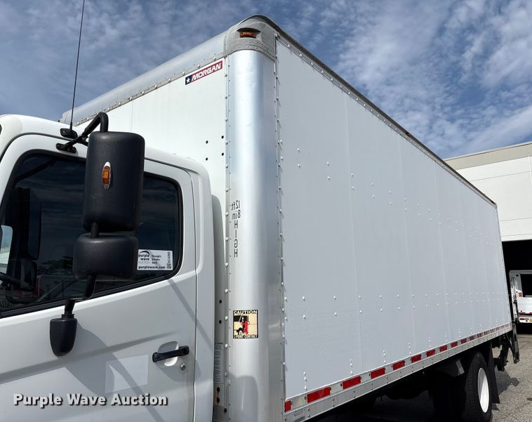 image for item EC4392 2017 Hino 268 box truck
