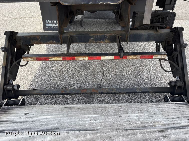 image for item EC4392 2017 Hino 268 box truck