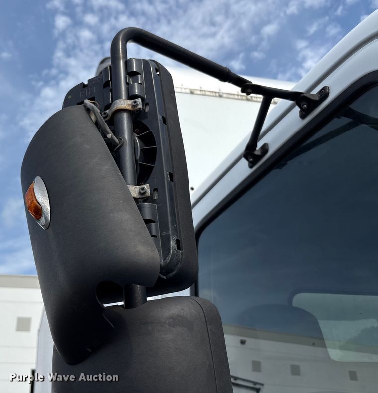 image for item EC4392 2017 Hino 268 box truck