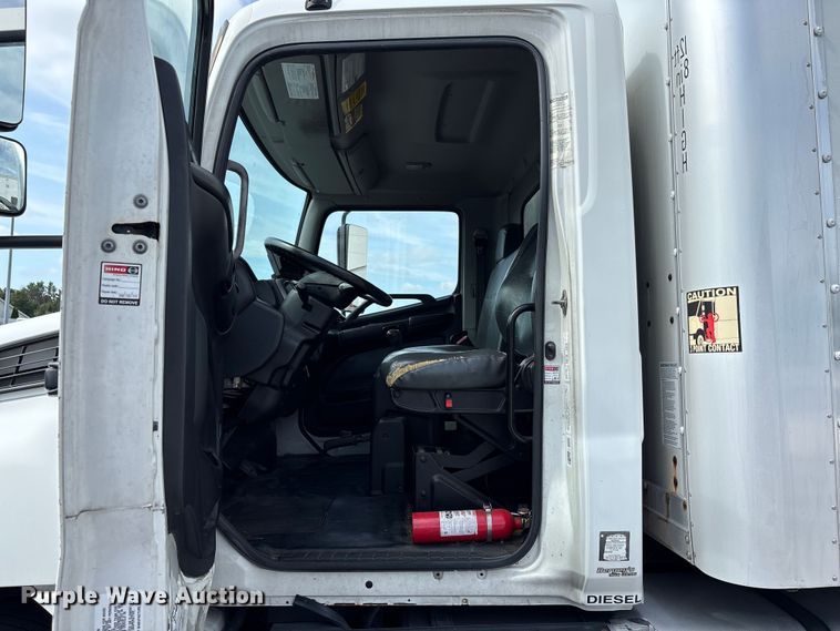 image for item EC4392 2017 Hino 268 box truck
