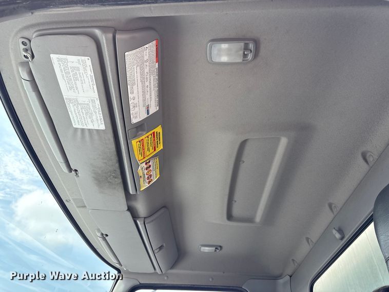 image for item EC4392 2017 Hino 268 box truck