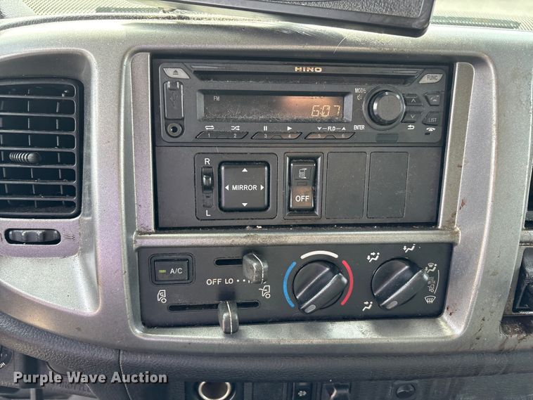 image for item EC4392 2017 Hino 268 box truck