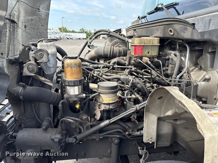 image for item EC4392 2017 Hino 268 box truck