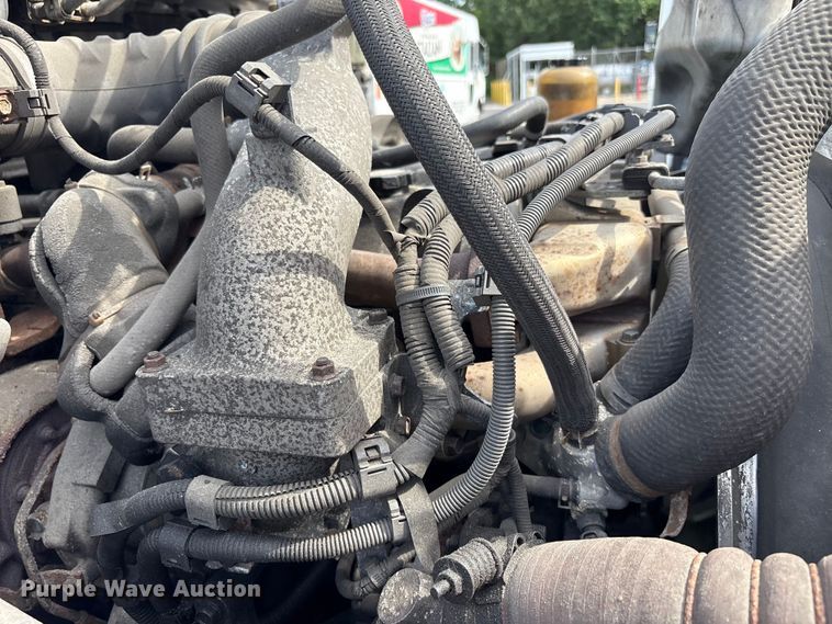 image for item EC4392 2017 Hino 268 box truck